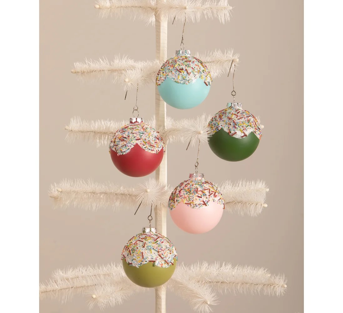 https://media.citylightscollectibles.com/pub/media/catalog/product/rdi/rdi/bethany-lowe-lc1577-s5-cupcake-glass-ball-ornament-set-of-5_1.jpg?width=265&height=265&store=default&image-type=image